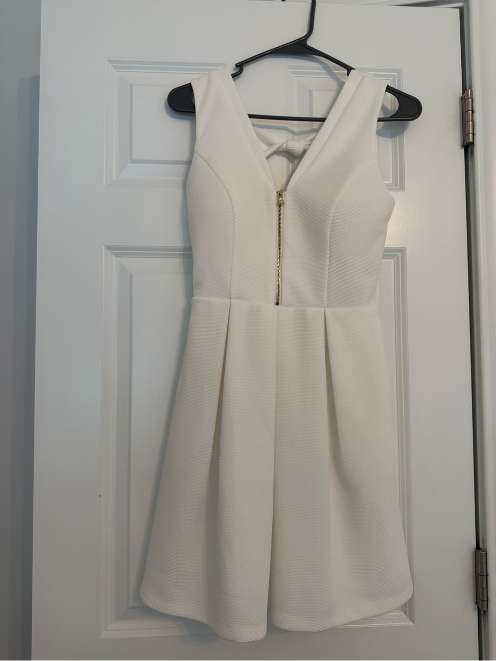 Guess Off-White Textured V-Neck Fit-and-Flare Mini Dress